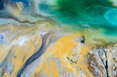 Bozulmuş manzara. Yok edilmiş topraklar. Yukarıdan görüntüleyin. Sürrealisti