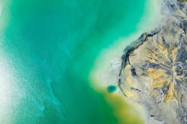 Gerçeküstü endüstriyel yerin havadan görünümü. Th üzerinde insan etkisi