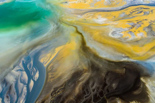 Bozulmuş manzara. Yok edilmiş topraklar. Yukarıdan görüntüleyin. Sürrealisti