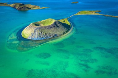 Kuzey İzlanda'da Myvatn Gölü manzarası. Wiew yukarıdan