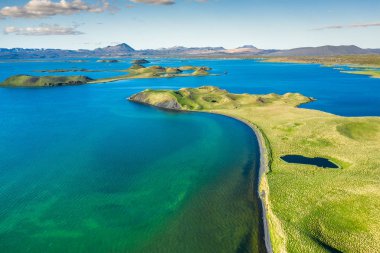 yukarıdan İzlanda hava görünümünde volkanik kraterler, Myvatn göl