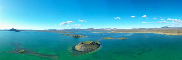 Vista panorâmica do Lago Myvatn no norte da Islândia. Vista aérea — Fotografia de Stock