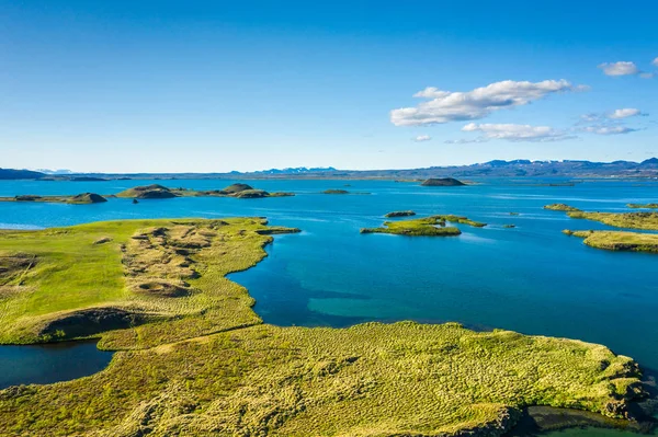 북부 아이슬란드의 미바튼 호수 풍경. 위에서 위 — 스톡 사진
