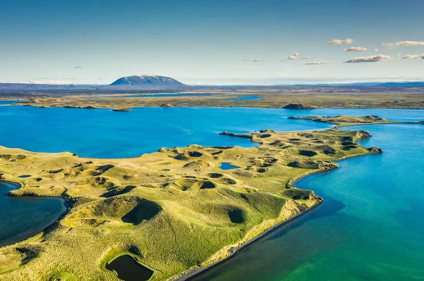 Kuzey İzlanda'da Myvatn Gölü manzarası. Wiew yukarıdan — Stok fotoğraf