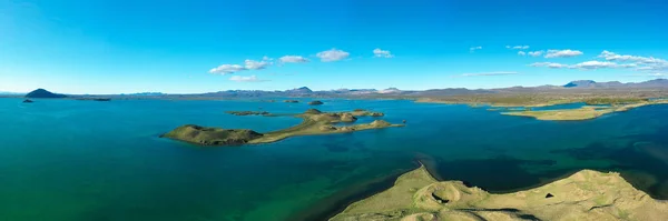 아이슬란드 북부의 미바튼 호수의 파노라마 뷰.공중 전경 — 스톡 사진