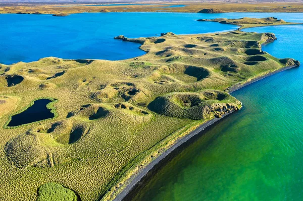 Kuzey İzlanda'da Myvatn Gölü manzarası. Wiew yukarıdan — Stok fotoğraf