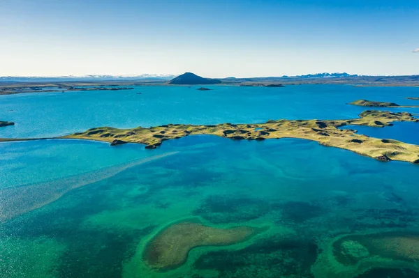 Yukarıdan İzlanda hava görünümünde volkanik kraterler, Myvatn göl — Stok fotoğraf