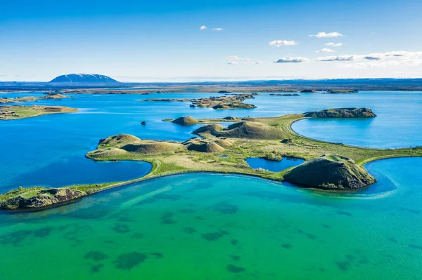 Вулканические кратеры в Исландии, вид сверху, озеро Миватн Стоковое Изображение