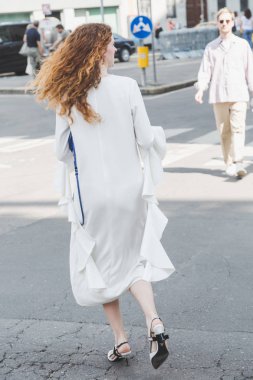 Milan, İtalya - 16 Haziran: Moda kadın pozlar Marni moda gösterisinde Milan üzerinde 16 Haziran 2018 Milan erkekler moda haftasında dışında.