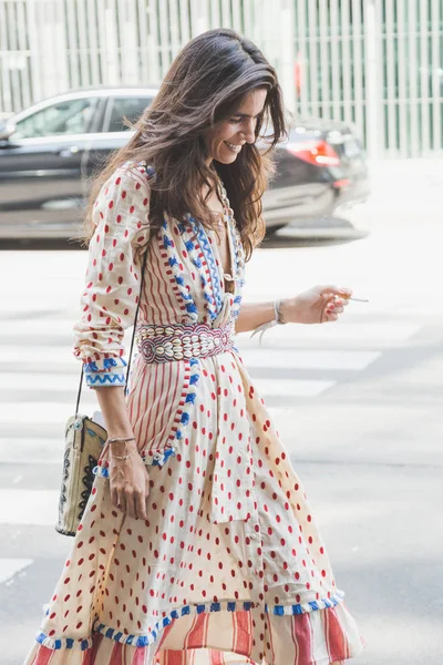 Milan Italy June Fashionable Woman Poses Marni Fashion Show Milan — Stock Photo, Image