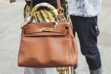 Milan, İtalya - 17 Haziran: Ayrıntı dışında Viyana moda gösterisinde Milan üzerinde 17 Haziran 2018 Milan erkekler moda haftasında çanta.