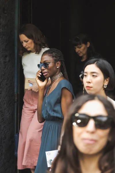 Milán Italia Junio Gente Moda Posa Fuera Del Desfile Moda — Foto de Stock