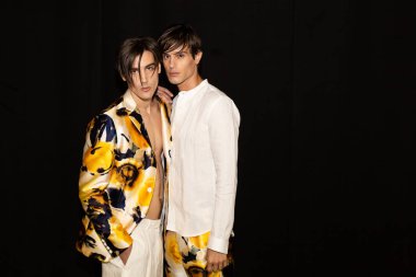 Milan, İtalya - 18 Haziran: Güzel modelleri poz backstage terzilik Monk göstermeden önce üzerinde 18 Haziran 2018 Milan erkekler moda haftasında Milan'da sadece.