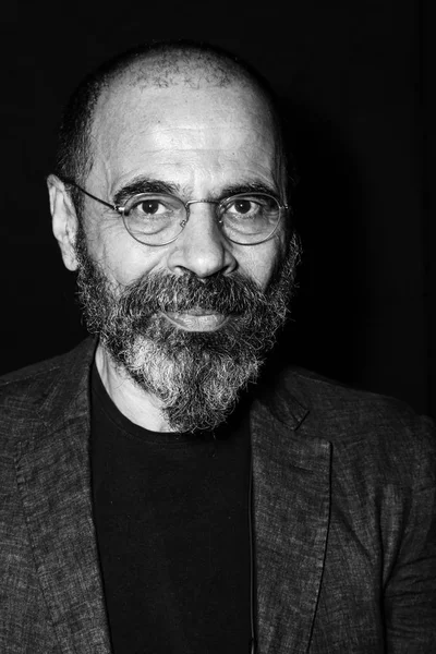 Milan, İtalya - 18 Haziran: moda tasarımcısı Sabato Russo teşkil etmektedir backstage terzilik Monk göstermeden önce üzerinde 18 Haziran 2018 Milan erkekler moda haftasında Milan'da sadece.