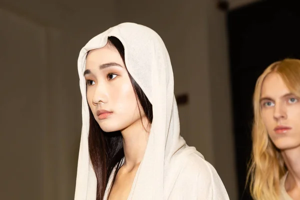 Milan Talya Haziran Güzel Modelleri Poz Backstage Terzilik Monk Göstermeden — Stok fotoğraf