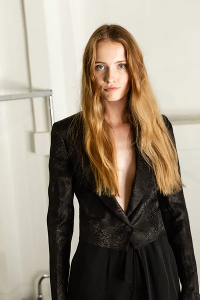 Milano Italien Juni Vackra Modell Poserar Backstage Strax Innan Isabel — Stockfoto