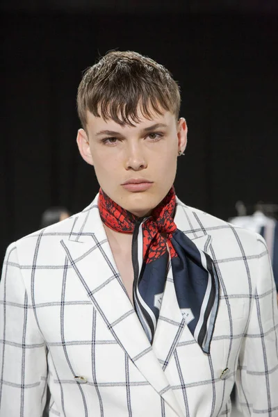 Milan Italië Juni Mooie Model Houdingen Backstage Net Voordat Miguel — Stockfoto