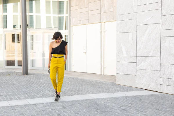 Beautiful Young Indian Woman Posing Urban Context Street Fashion Style — Stock Photo, Image