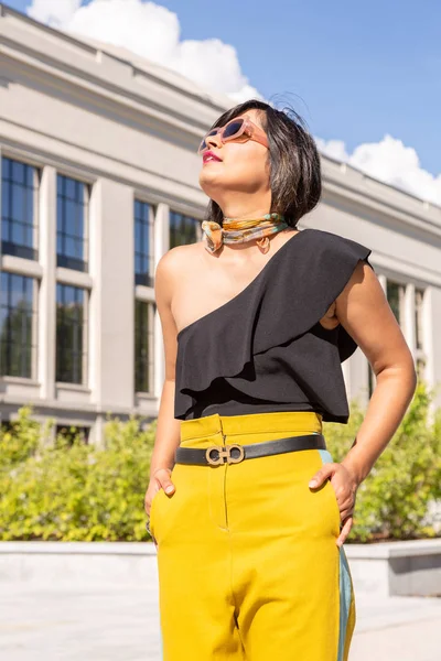 Beautiful Young Indian Woman Posing Urban Context Street Fashion Style — Stock Photo, Image