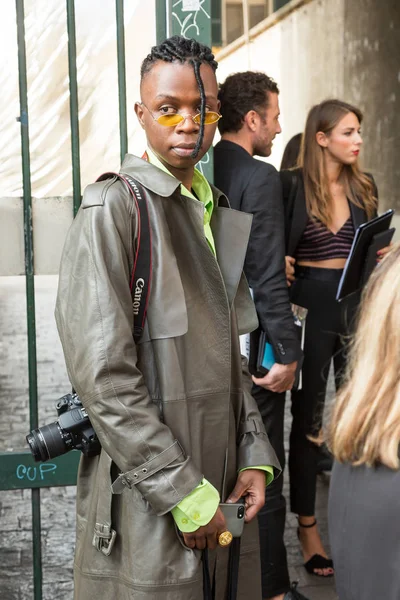 Milão Itália Setembro Homem Elegante Posa Fora Desfile Moda Byblos — Fotografia de Stock