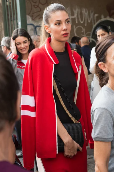 Milan Italie Septembre Une Femme Mode Pose Devant Défilé Byblos — Photo