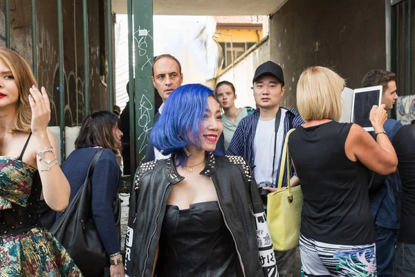 Milano Italien September Moderiktiga Människor Pose Utanför Byblos Modevisning Modeveckan — Stockfoto