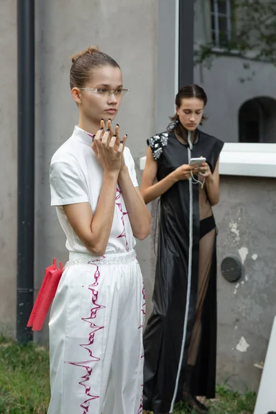 Milan Italië September Mooi Model Houdingen Backstage Net Voordat Ricostru — Stockfoto