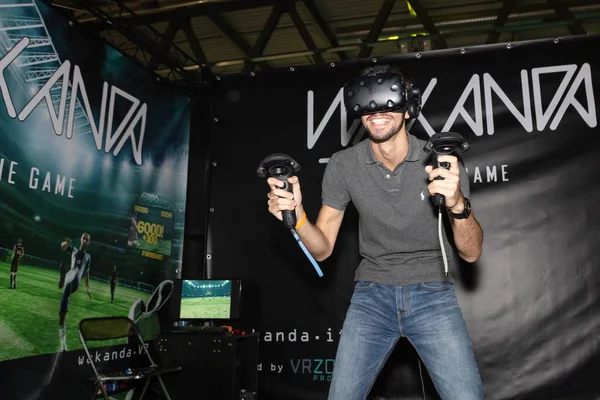 Milano Italia Ottobre Ragazzo Prova Virtual Reality Headset Games Week — Foto Stock