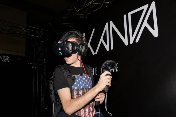 Milão Itália Outubro Cara Tenta Realidade Virtual Headset Games Week — Fotografia de Stock