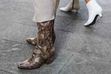 Milan, İtalya - 23 Eylül: Ayrıntı dışında Giorgio Armani defile üzerinde 23 Eylül 2018 Milan kadın moda haftası sırasında Milano ayakkabı.
