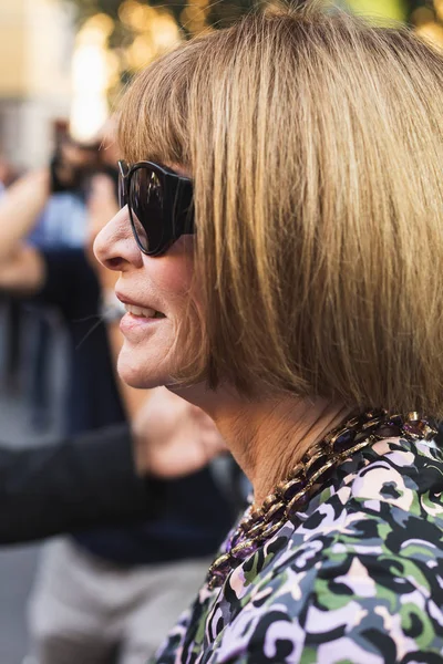 Milano Italien September Anna Wintour Ses Utanför Giorgio Armani Modevisning — Stockfoto