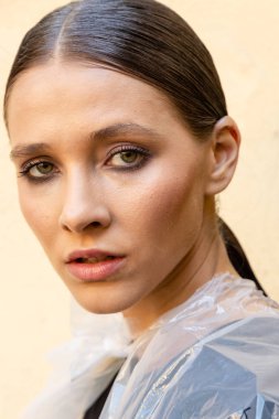 Milan, İtalya - 23 Eylül: Güzel model teşkil etmektedir backstage D.Exterior göstermeden önce üzerinde 23 Eylül 2018 Milan kadın moda haftası sırasında Milan'da sadece.