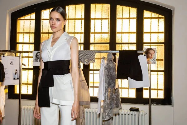 Milan Talya Eylül Güzel Model Teşkil Etmektedir Backstage Exterior Göstermeden — Stok fotoğraf