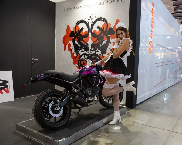 Milan Italy November Beautiful Model Poses Eicma International Motorcycle Exhibition — Stock Photo, Image