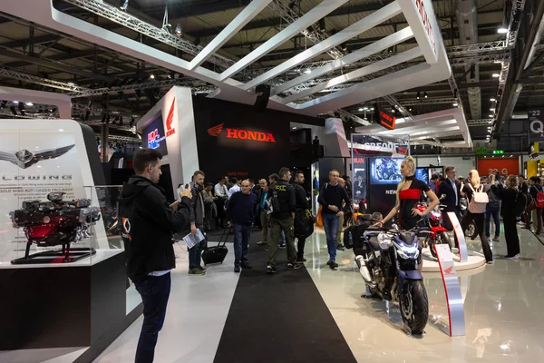 Милан Италия Ноября Люди Посещают Международную Выставку Мотоциклов Eicma Ноября — стоковое фото