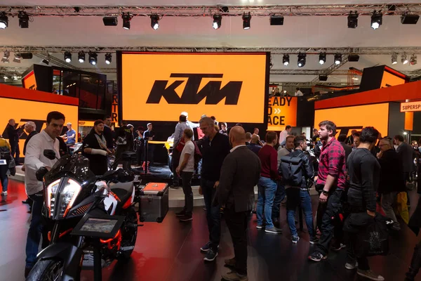 Milan Italy November People Visit Eicma International Motorcycle Exhibition November — Stock Photo, Image