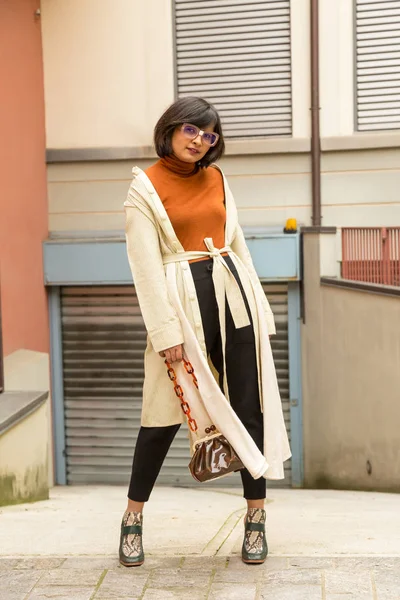 Beautiful Young Indian Woman Posing Urban Context Street Fashion Style — Stock Photo, Image