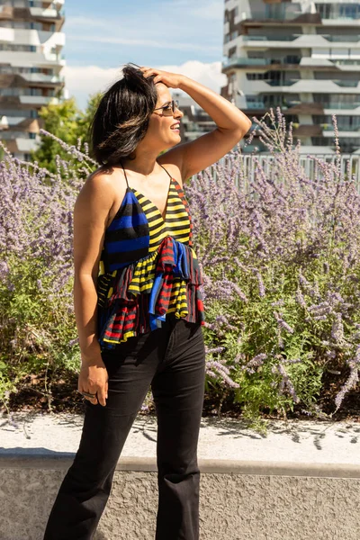Beautiful Young Indian Woman Posing Urban Context Street Fashion Style — Stock Photo, Image