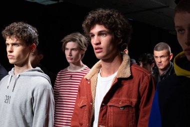 Milan, İtalya - 12 Ocak: sadece Miguel Vieira göstermeden önce üzerinde 12 Ocak 2019 Milan erkekler moda haftasında Milan'da modelleri provada görülür.