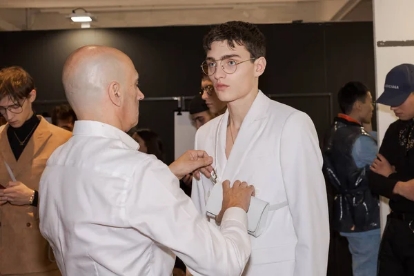 Milano Italien Januari Vackra Modell Poserar Backstage Strax Innan Miguel — Stockfoto