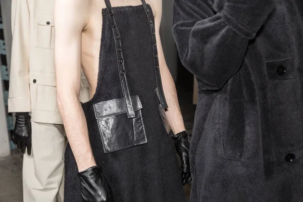 Milan, İtalya - 13 Ocak: Güzel modelleri poz backstage Miaoran göstermeden önce üzerinde 13 Ocak 2019 Milan erkekler moda haftasında Milan'da sadece.