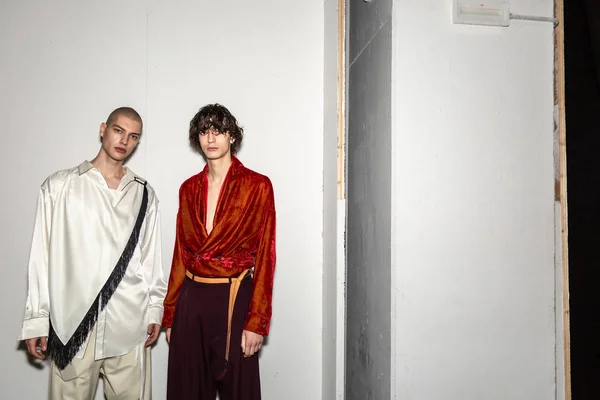 Milan Italy January Beautiful Models Pose Backstage Just Bed Ford — Stock Photo, Image