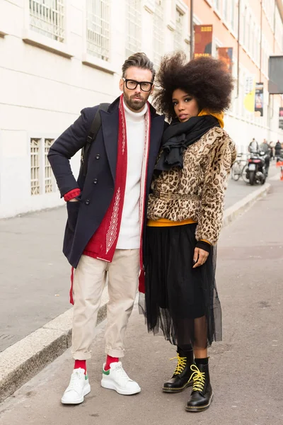 Mailand Italien Januar Modisches Paar Posiert Vor Der Magliano Modenschau — Stockfoto