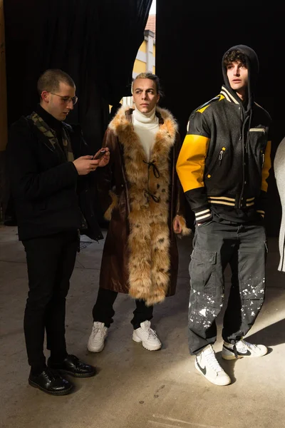 Милан Италия Января Модные Люди Позируют Пределами Модного Показа Мальяно — стоковое фото