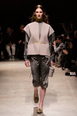 Güzel model pist yürüyüş