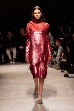 Güzel model pist yürüyüş