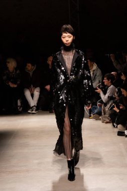 Güzel model pist yürüyüş