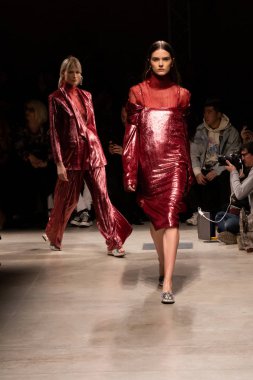 Pist yürüyüş güzel modelleri