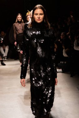 Pist yürüyüş güzel modelleri