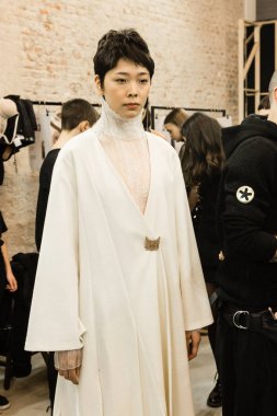 Güzel model backstage içinde poz